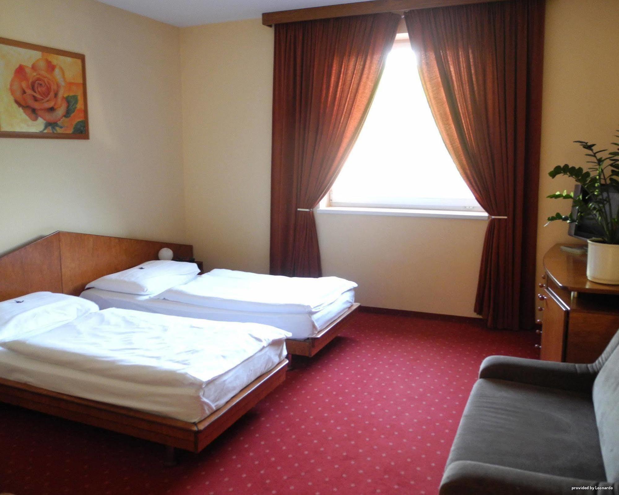 Hotel West Bratislava Rum bild